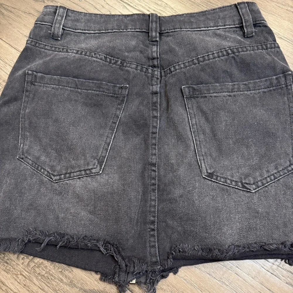 We the Free People Black‎ Denim Skirt Size 25 Womens Denim Zip Front Distressed